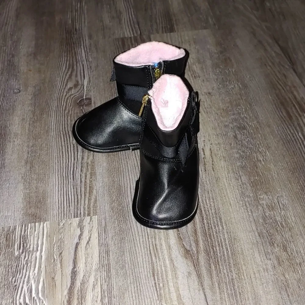 Juicy Couture Black lined infant crib slip on boots Sz 2 NWOT